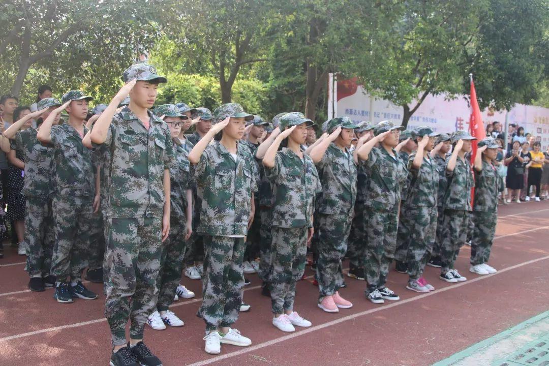 西斯达城市森林学校隆重举行2019级新生自觉学习及军事训练闭营仪式