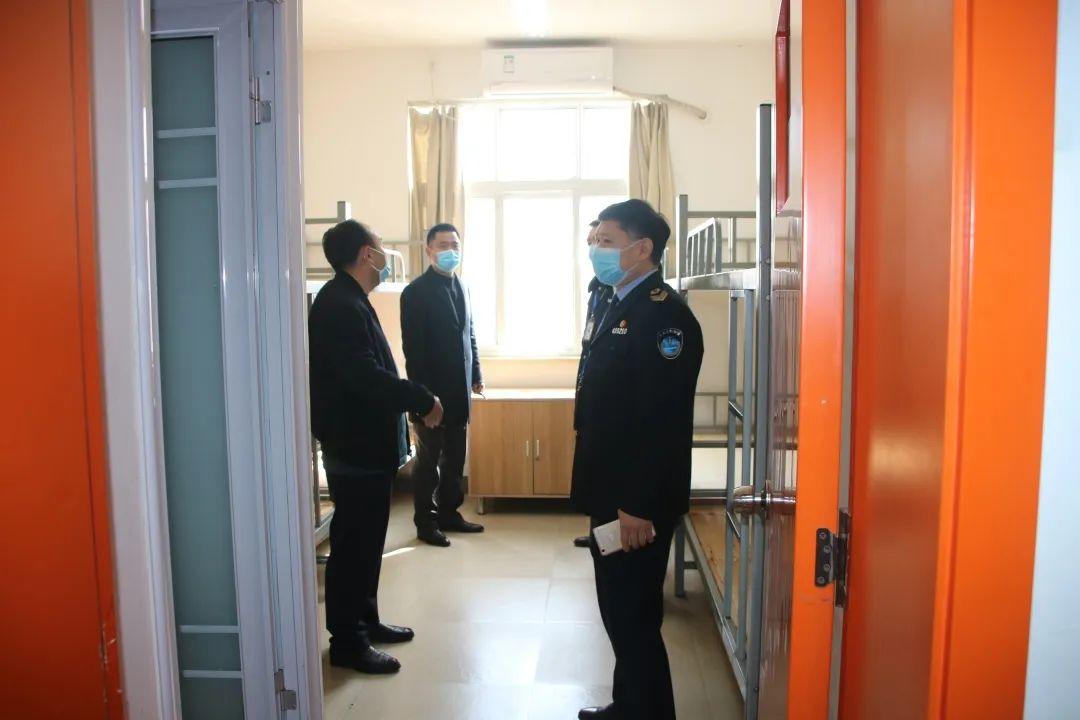 郑州市卫生监督所到西斯达城市森林学校检查新冠肺炎疫情防控工作