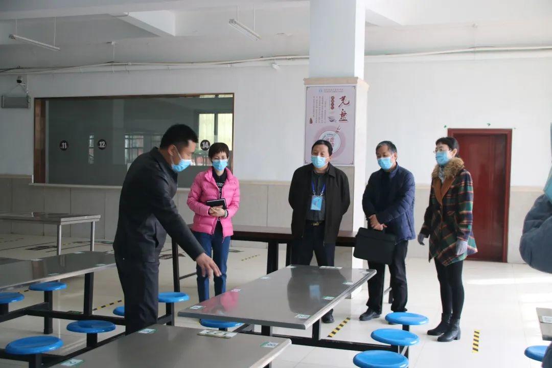 郑州市教育局督导组到西斯达城市森林学校检查指导疫情防控工作