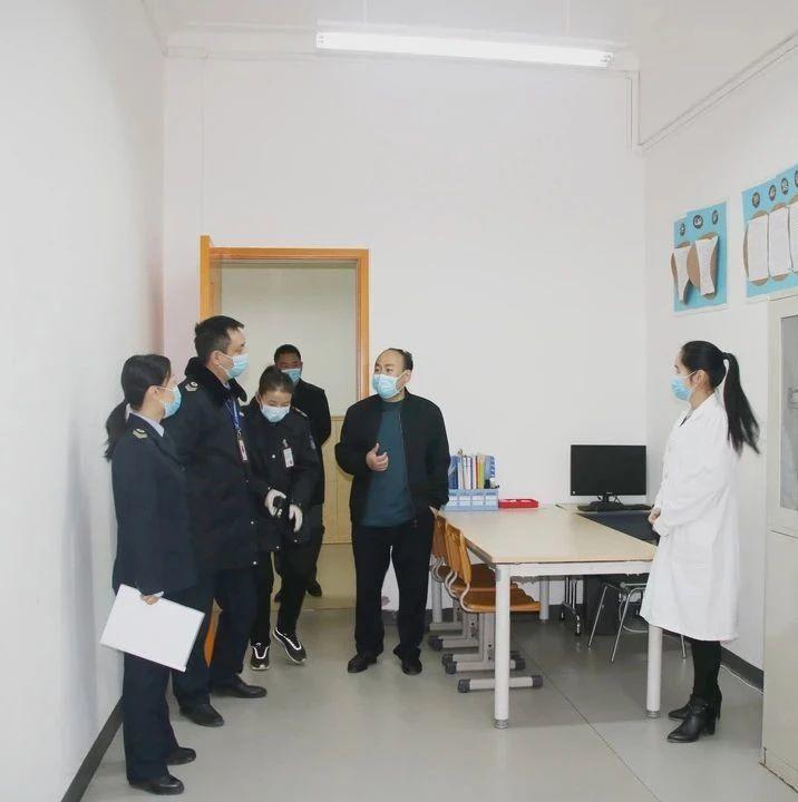 郑州市卫生监督所到西斯达城市森林学校检查新冠肺炎疫情防控工作